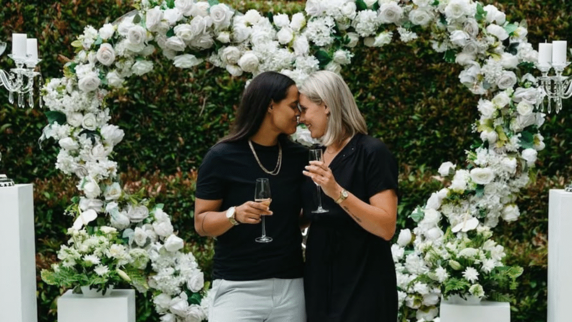 గర్ల్‌ఫ్రెండ్‌తో మహిళా ఆల్‌రౌండర్ ఎంగేజ్‌మెంట్!
