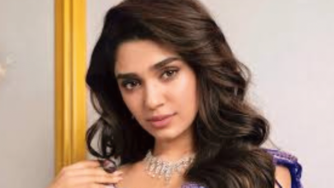 నా హోటల్ రూంలో ఆత్మ : కృతి శెట్టి
