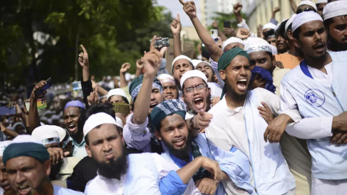 భగ్గుమన్న బంగ్లాదేశ్
