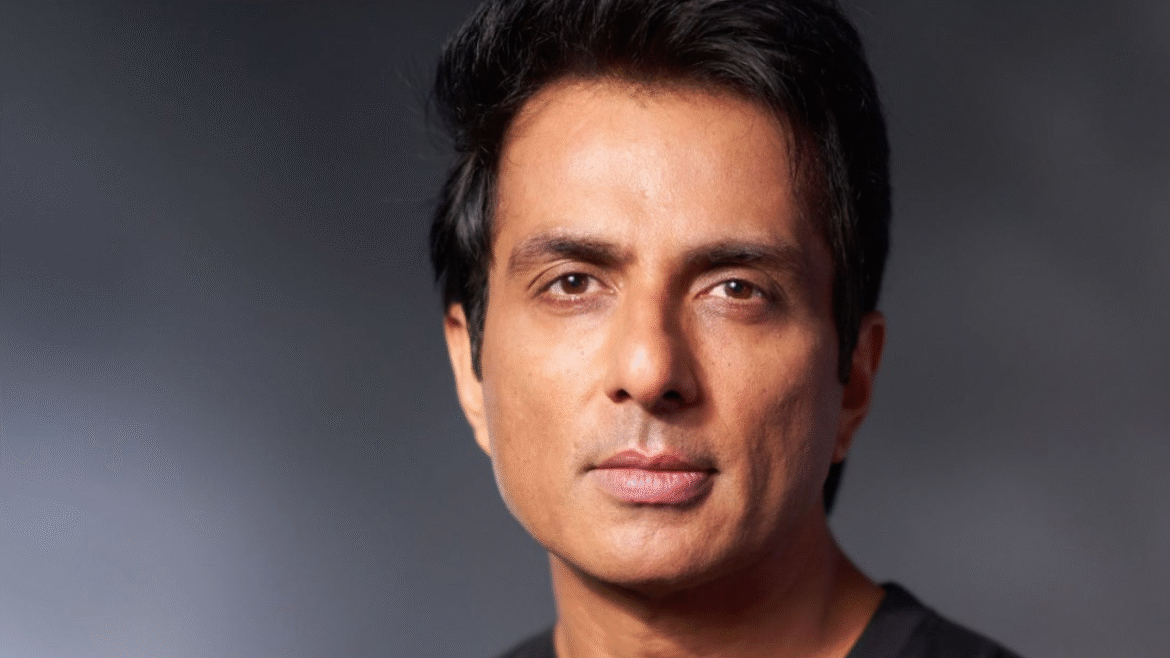 సోషల్ మీడియాను బ్యాన్ చేయాలి: సోనూసూద్
